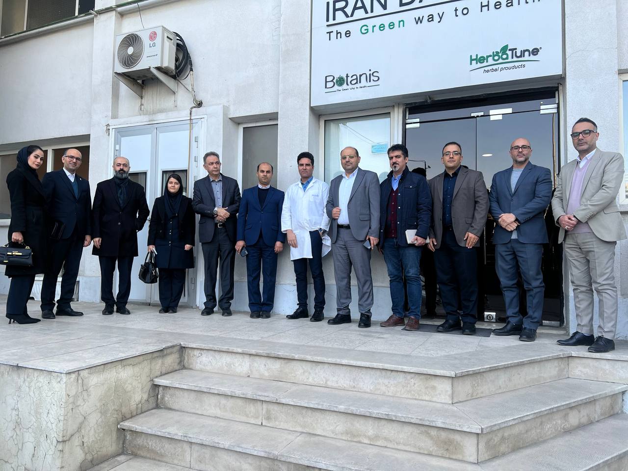 بازدید مدیران ارشد بانک از ایران داروک